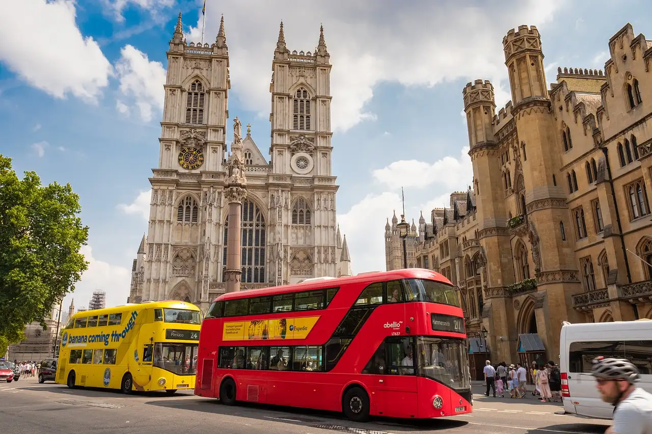 London-Bus-Yellow-Red-Westminster-Abbey-Church1_result