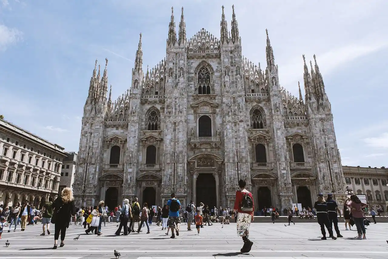 Milan-Cathedral-Church-architecture-people-facade