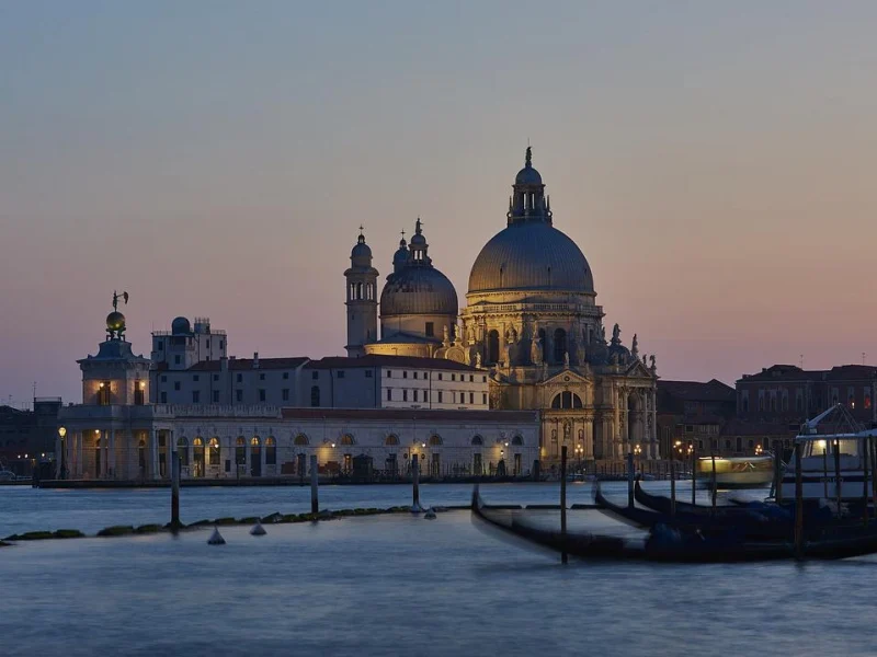 Honeymoon Packages 64 Venice-Sunset-Gondola-Water-perfect part of Italy honeymoon packages from IMAD Travel