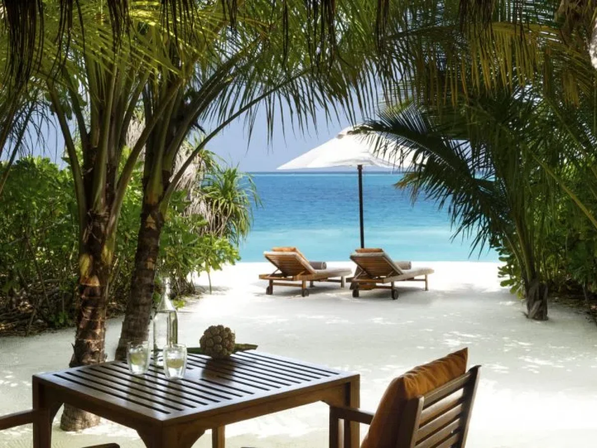 Huvafen-Fushi-Beach-Bungalow-with-Pool-Deck-Terrace