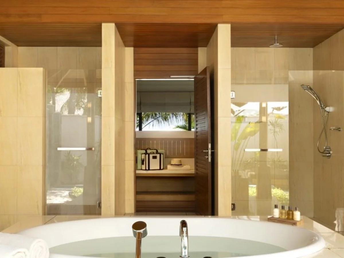 Huvafen-Fushi-Beach-Bungalow-with-Pool-Outdoor-Bathroom