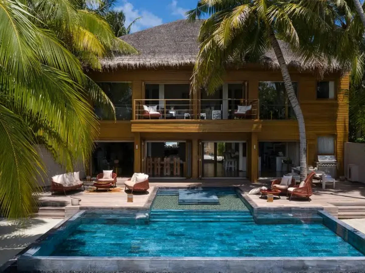 Huvafen-Fushi-Cube-Exterior-Front-View-Pool-Terrace