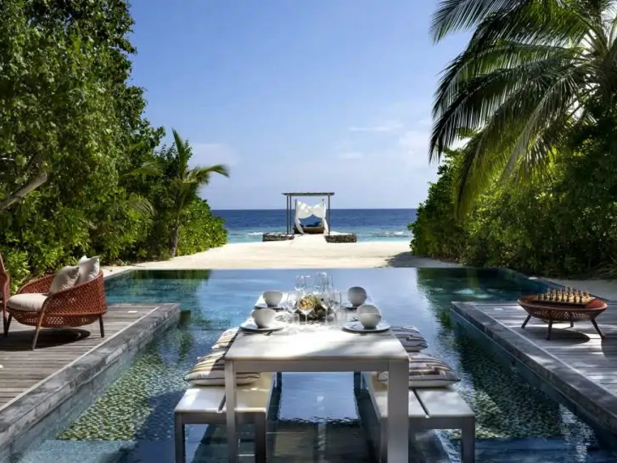 Huvafen-Fushi-Cube-Exterior-Pool-_-Terrace