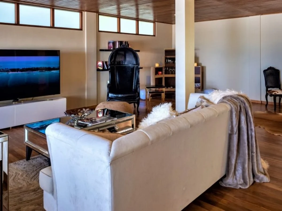 Huvafen-Fushi-Cube-Ground-Floor-Living-Area-scaled