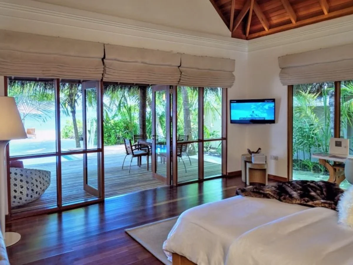 Huvafen-Fushi-Deluxe-Beach-Bungalow-with-Pool-Bedroom