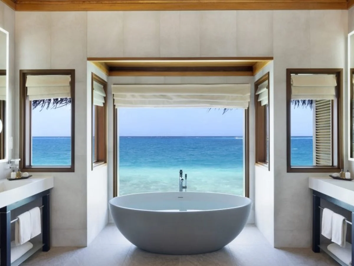 Huvafen-Fushi-Lagoon-Bungalow-with-Pool-Bathroom-scaled