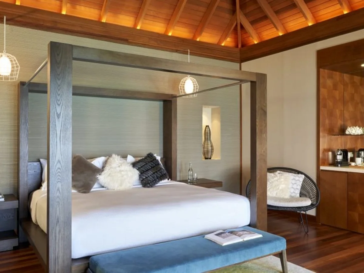 Huvafen-Fushi-Lagoon-Bungalow-with-Pool-Bedroom