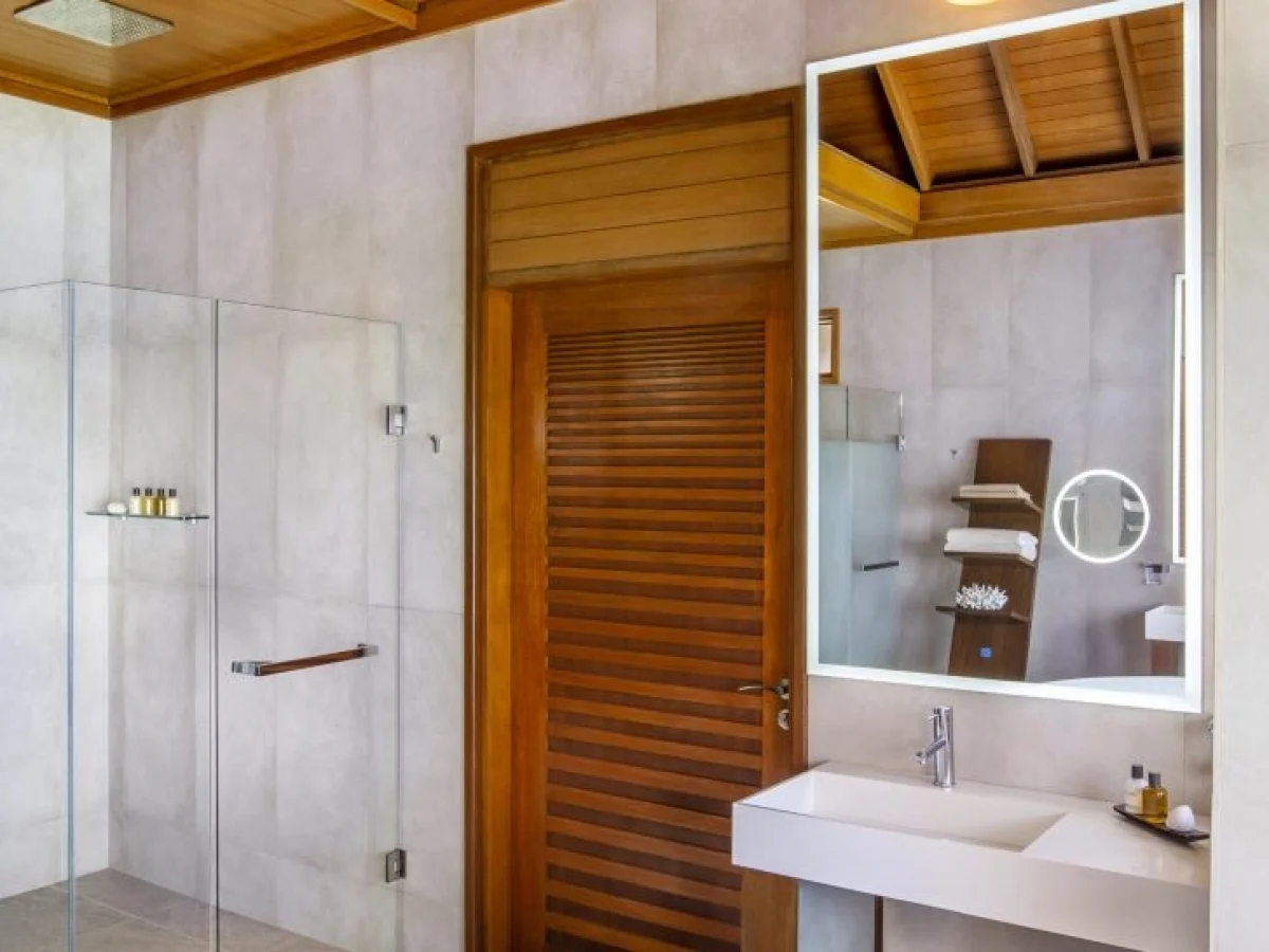 Huvafen-Fushi-Ocean-Bungalow-with-Pool-Bathroom