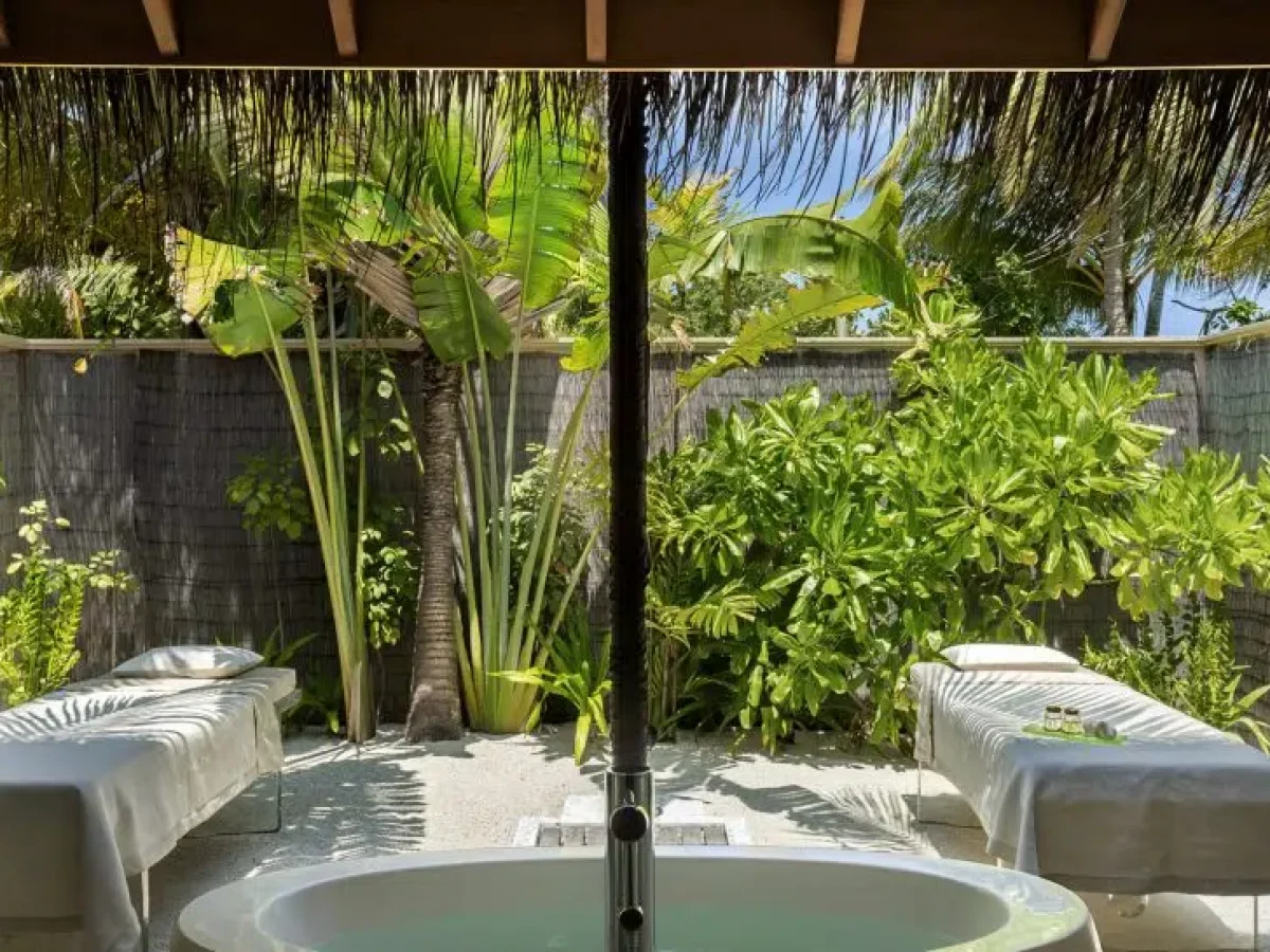 Huvafen-Fushi-Two-Bedroom-Beach-Pavilion-Exterior-Pool-scaled 3