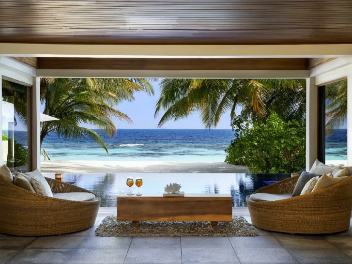 Huvafen-Fushi-Two-Bedroom-Beach-Pavilion-Outdoor-Courtyard-scaled