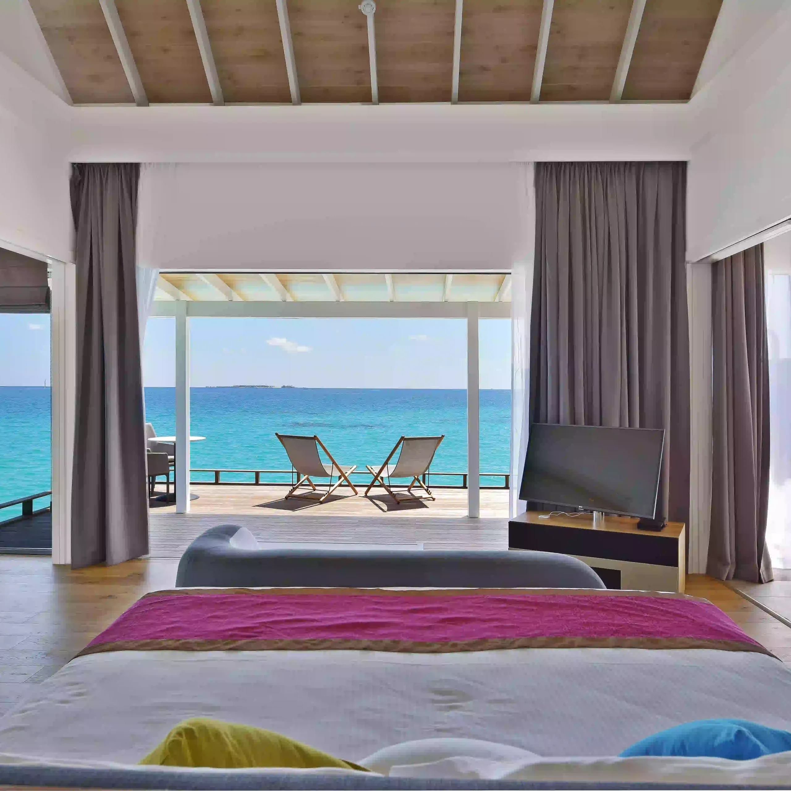 deluxe-water-villa-07