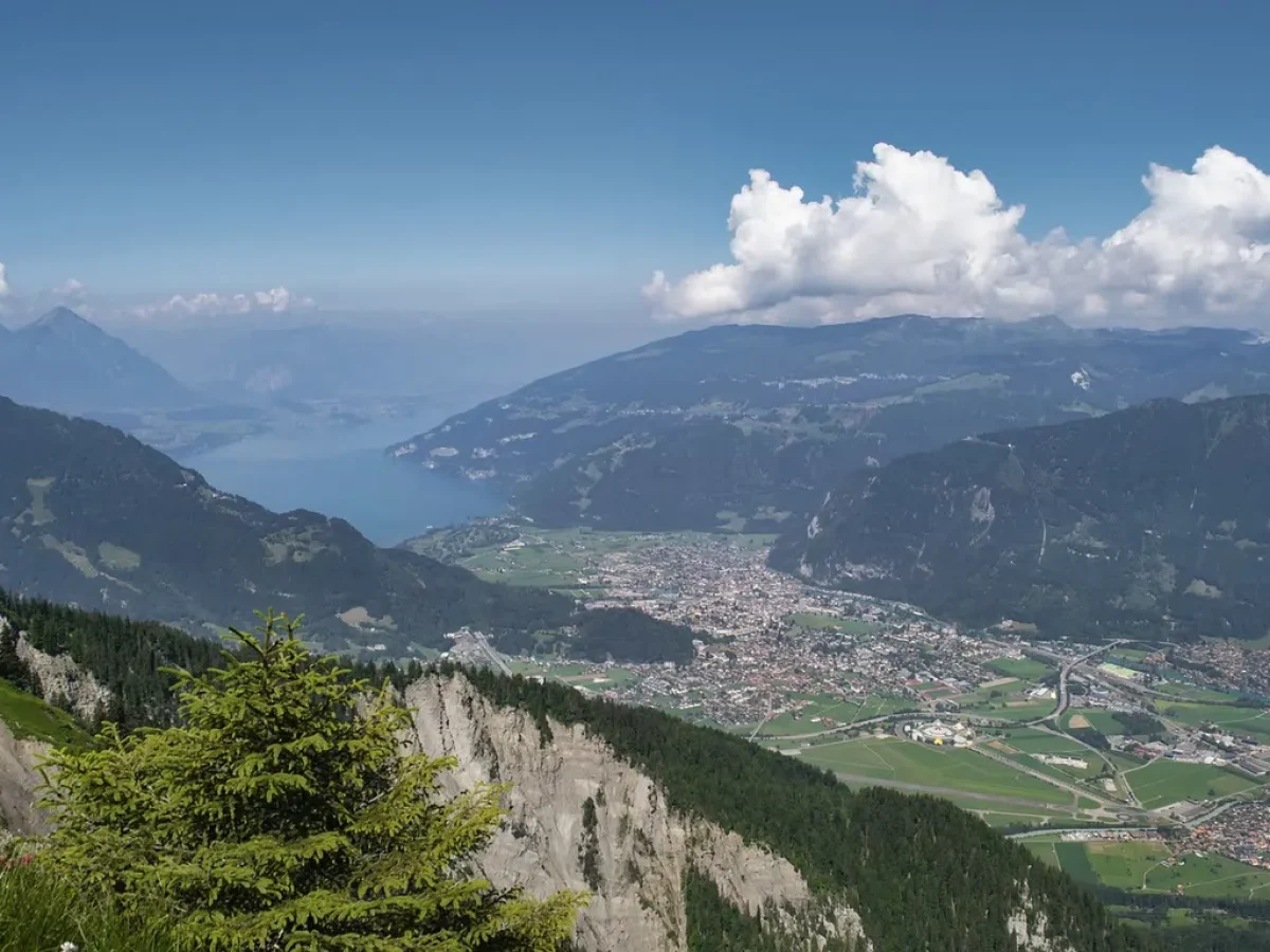 Interlaken Switzerland mountains | IMAD Travel