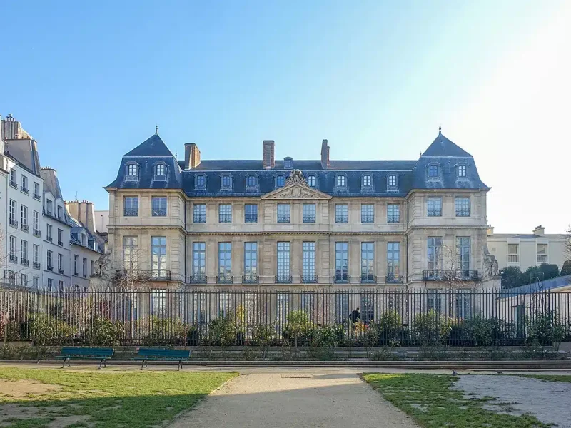 Marais district paris, best place to visit in paris