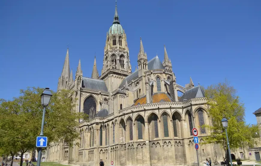 Exclusive 8 Days Paris Tour Package – Paris, Normandy and The Loire