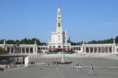 Visit to Marian Sanctuary at Fatima Portugal in 9 Days Portugal Spain holiday package