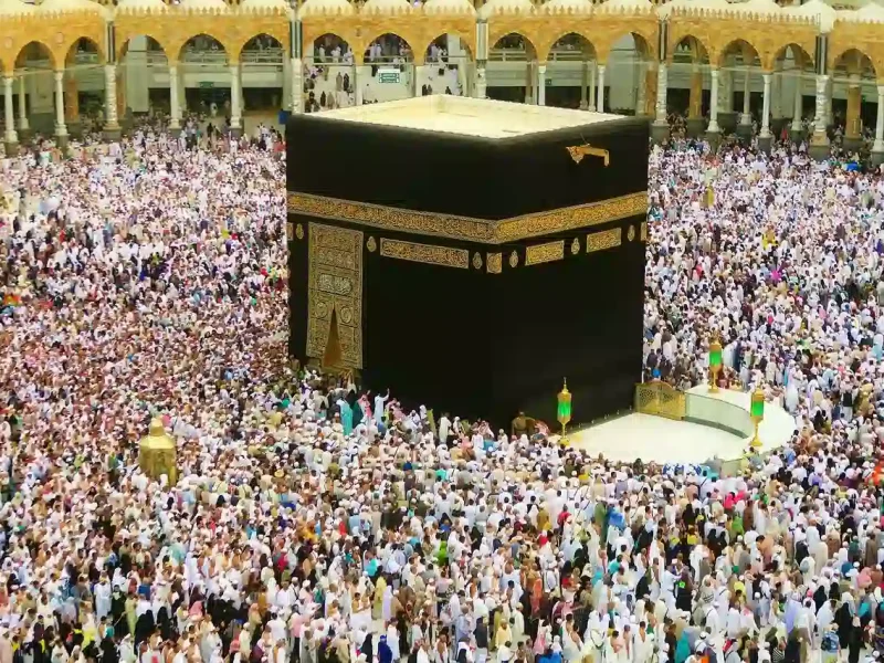 Visit Kabba with Umrah Visa Online Service from IMAD Travel