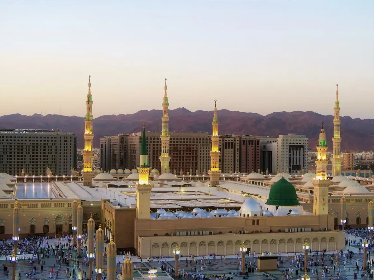 Visit Mosque, Masjid al nabawi Medina with IMAD Travel