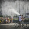 Europe heatwave 2026 travellers seeking shade at a city landmark