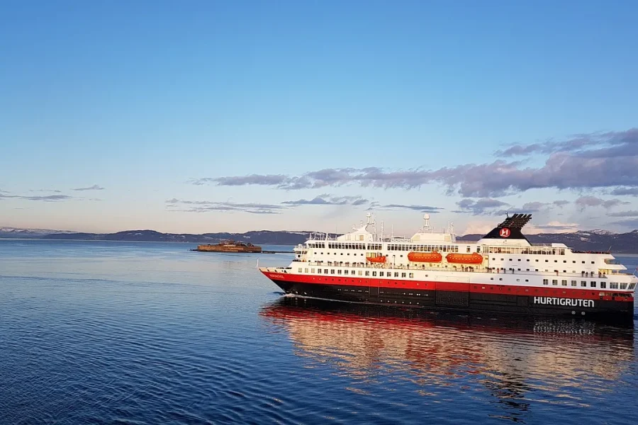 The Hurtigruten Coastal Cruise from IMAD Travel in Grand Norway Winter Tour 14 Days with Hurtigruten Cruise